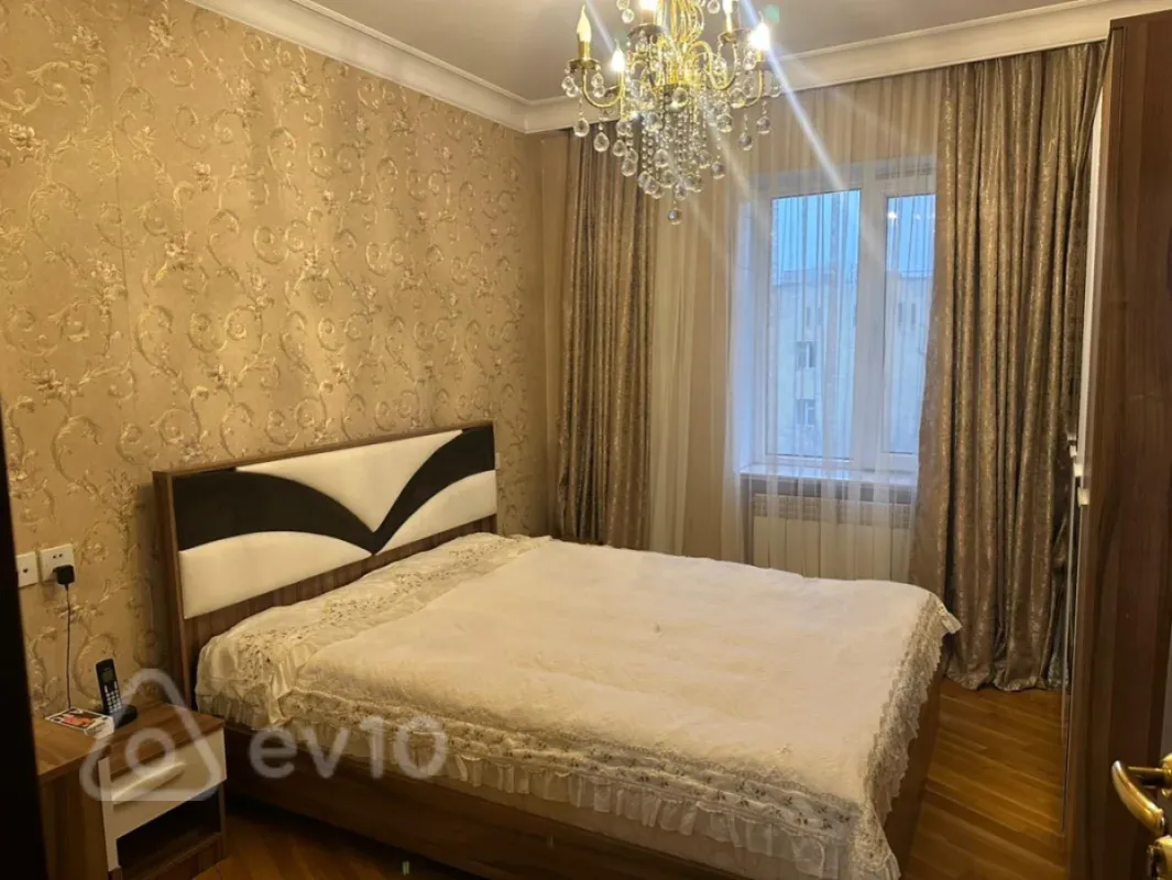 Kirayə verilir 4 otaqlı köhnə tikili 131 m²