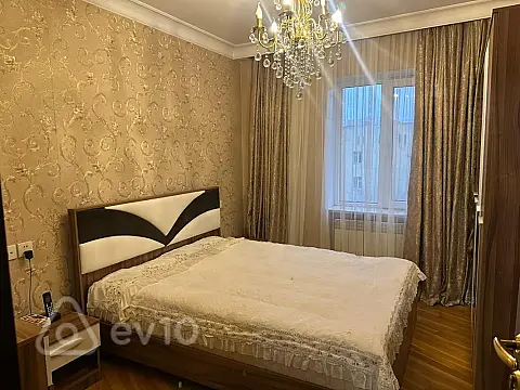 Kirayə verilir 4 otaqlı köhnə tikili 131 m²