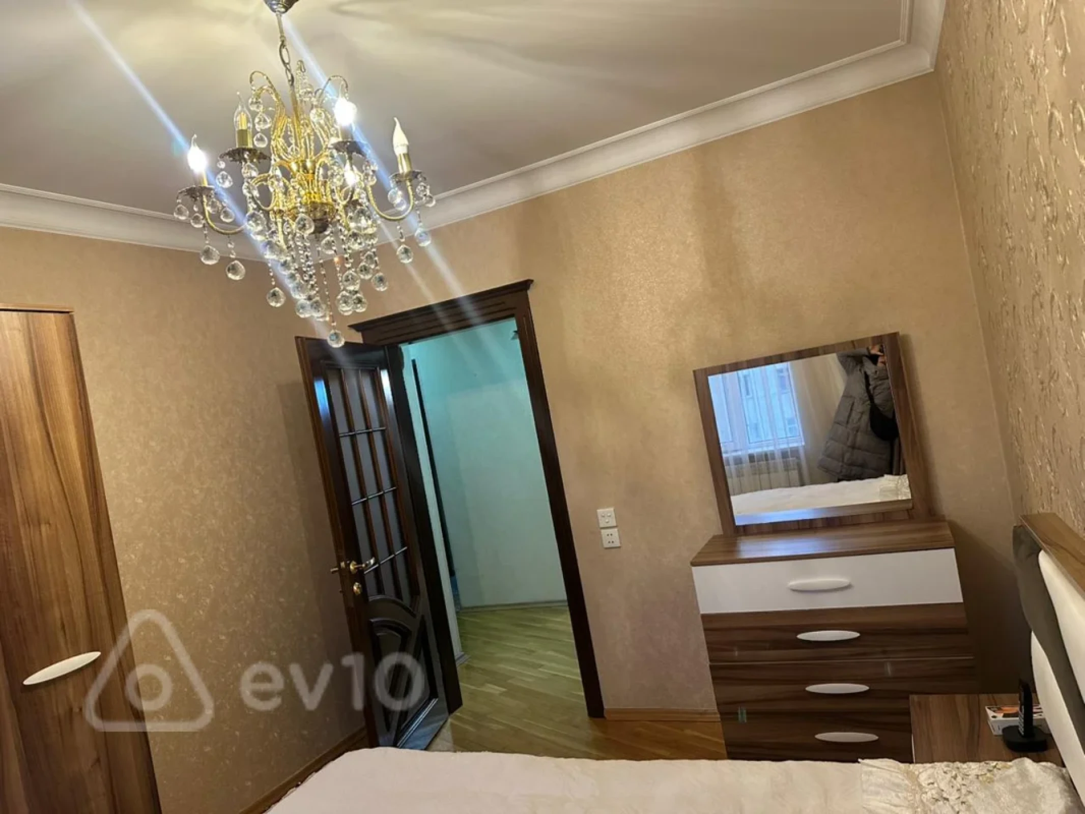 Kirayə verilir 4 otaqlı köhnə tikili 131 m²