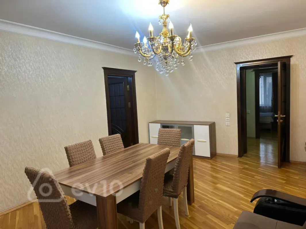 Kirayə verilir 4 otaqlı köhnə tikili 131 m²