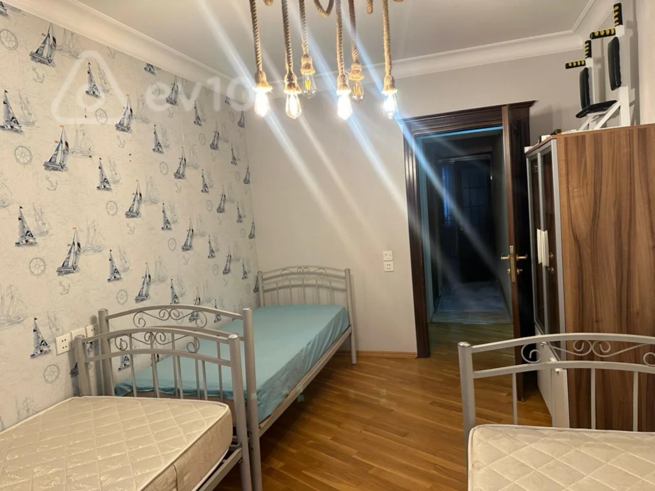 Kirayə verilir 4 otaqlı köhnə tikili 131 m²