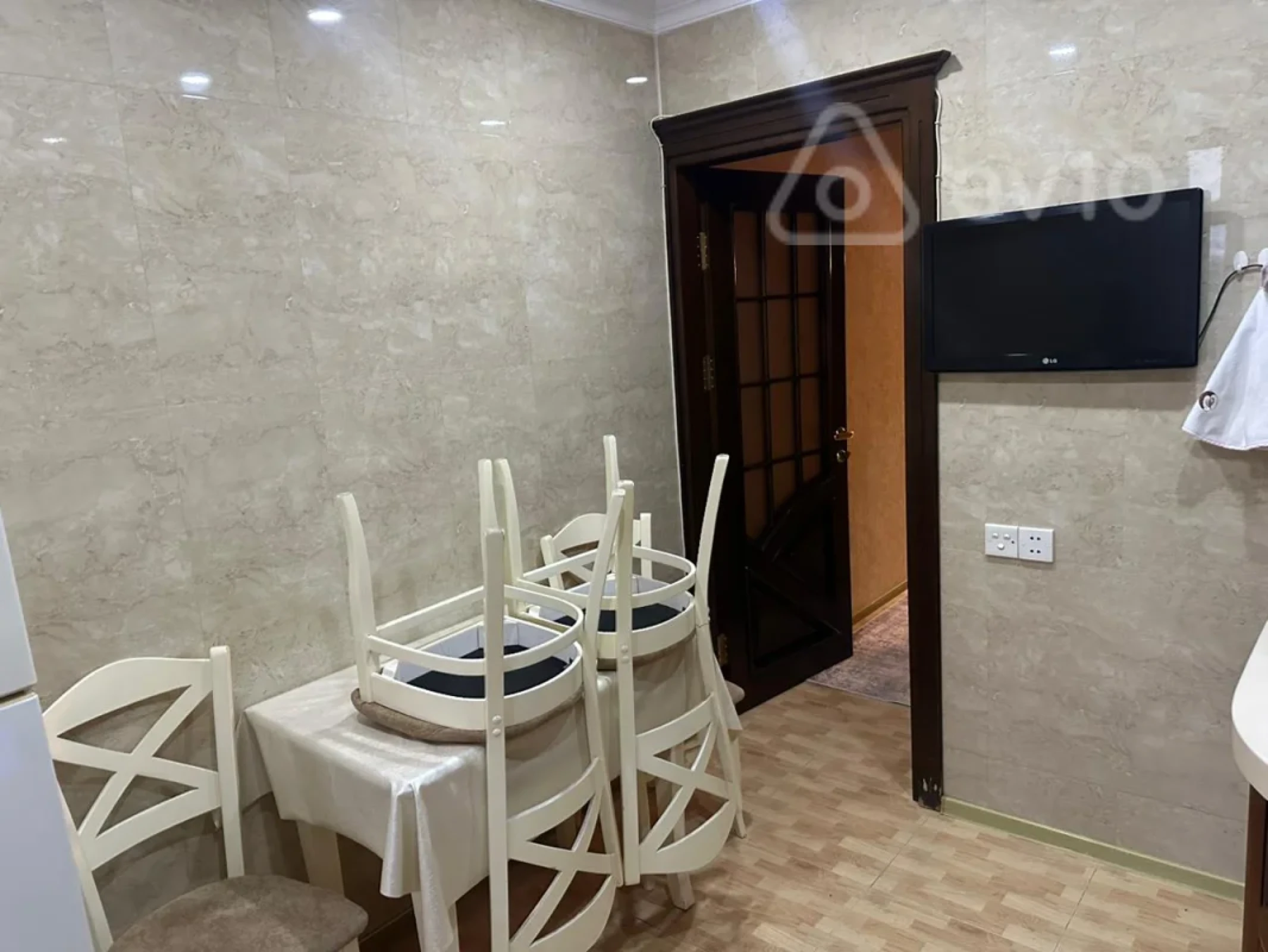 Kirayə verilir 4 otaqlı köhnə tikili 131 m²