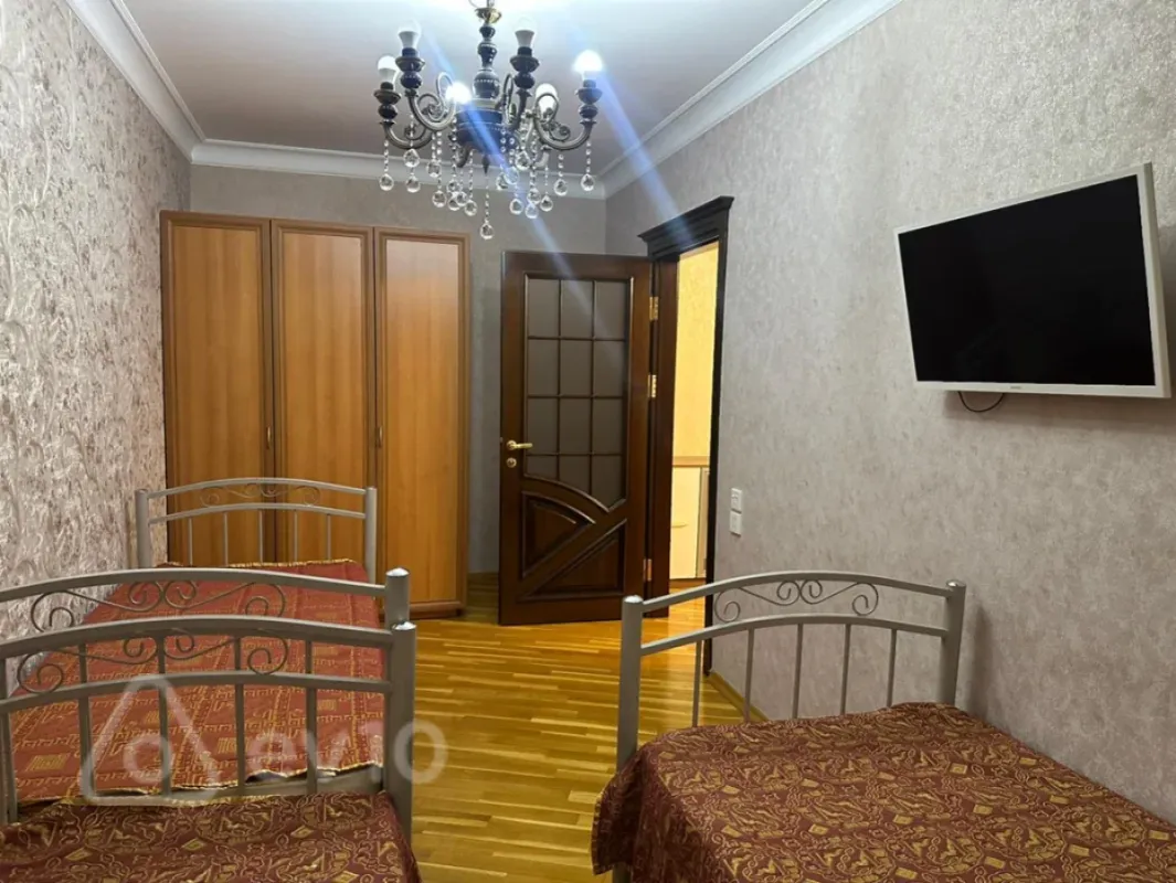 Kirayə verilir 4 otaqlı köhnə tikili 131 m²