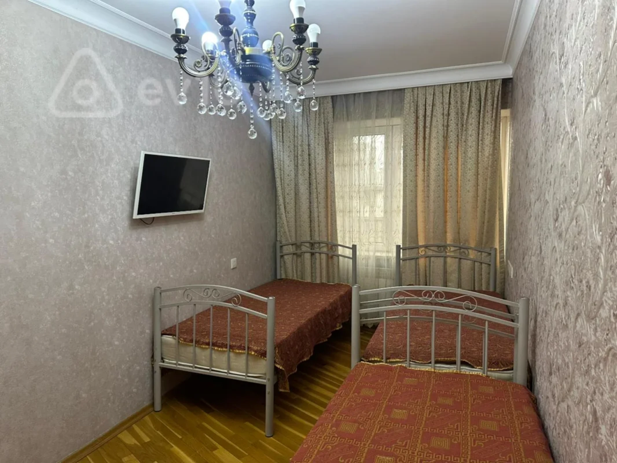 Kirayə verilir 4 otaqlı köhnə tikili 131 m²