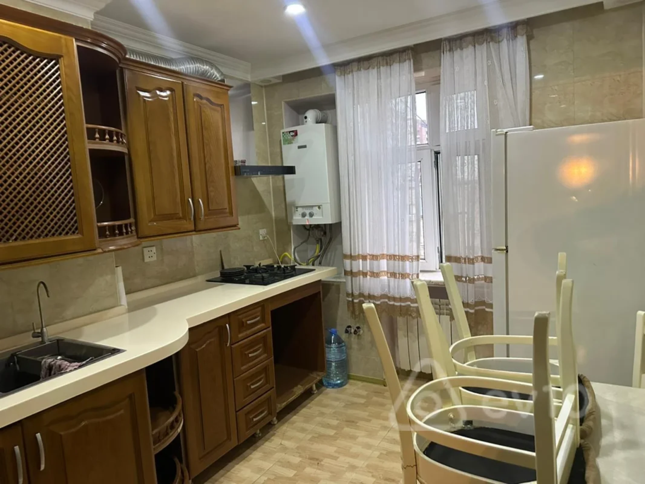 Kirayə verilir 4 otaqlı köhnə tikili 131 m²