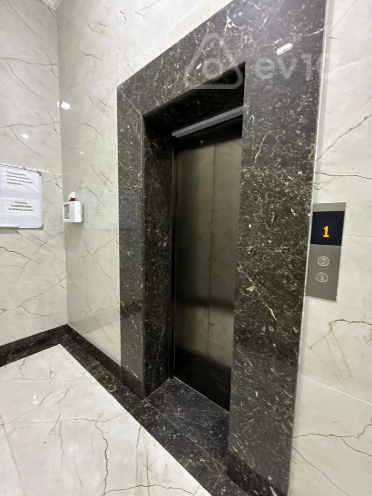 Kirayə verilir 2 otaqlı yeni tikili 70 m²