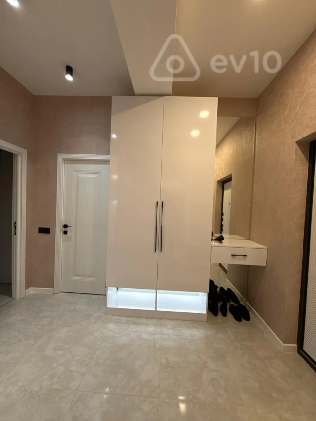 Kirayə verilir 2 otaqlı yeni tikili 70 m²