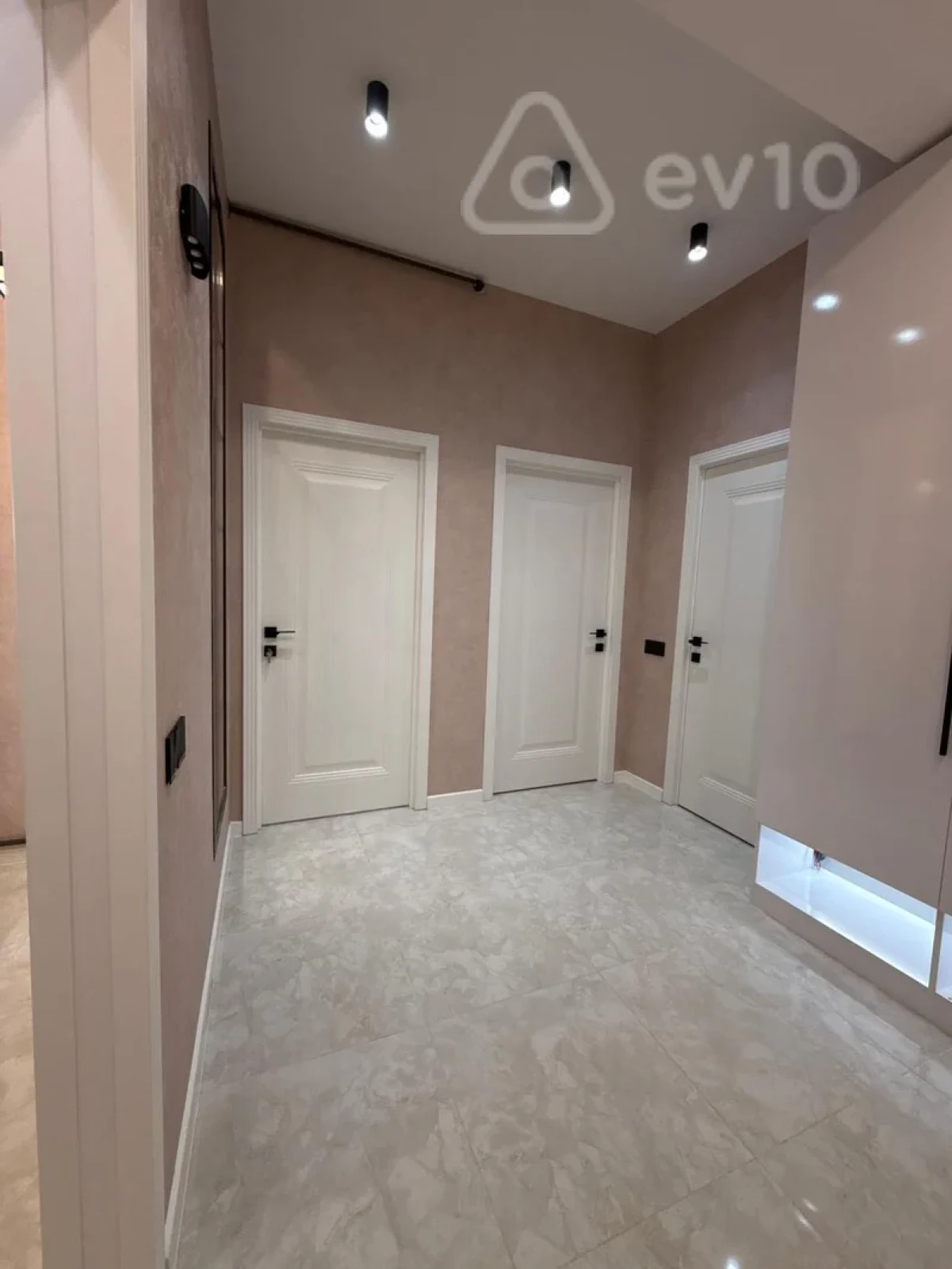 Kirayə verilir 2 otaqlı yeni tikili 70 m²