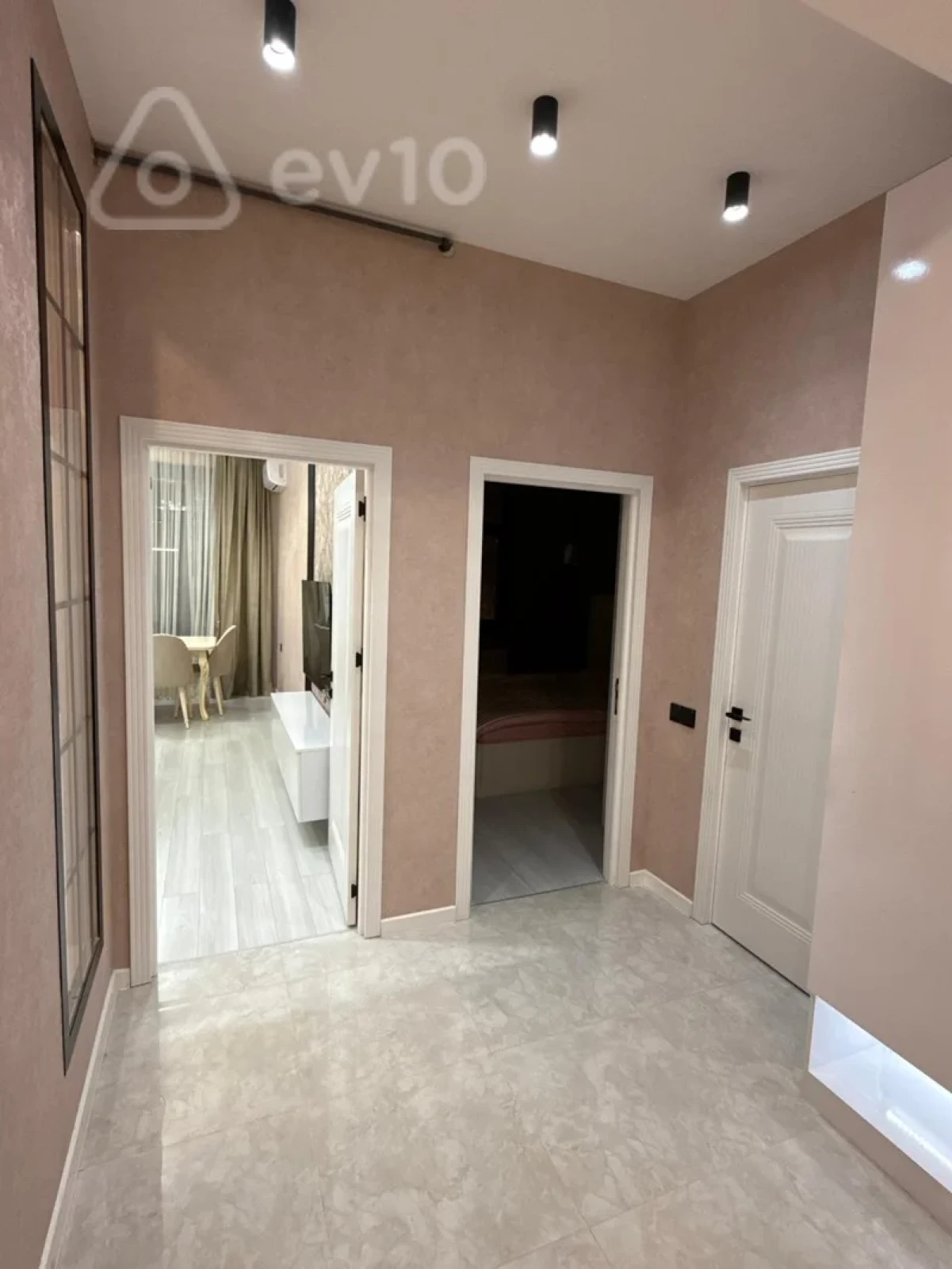 Kirayə verilir 2 otaqlı yeni tikili 70 m²