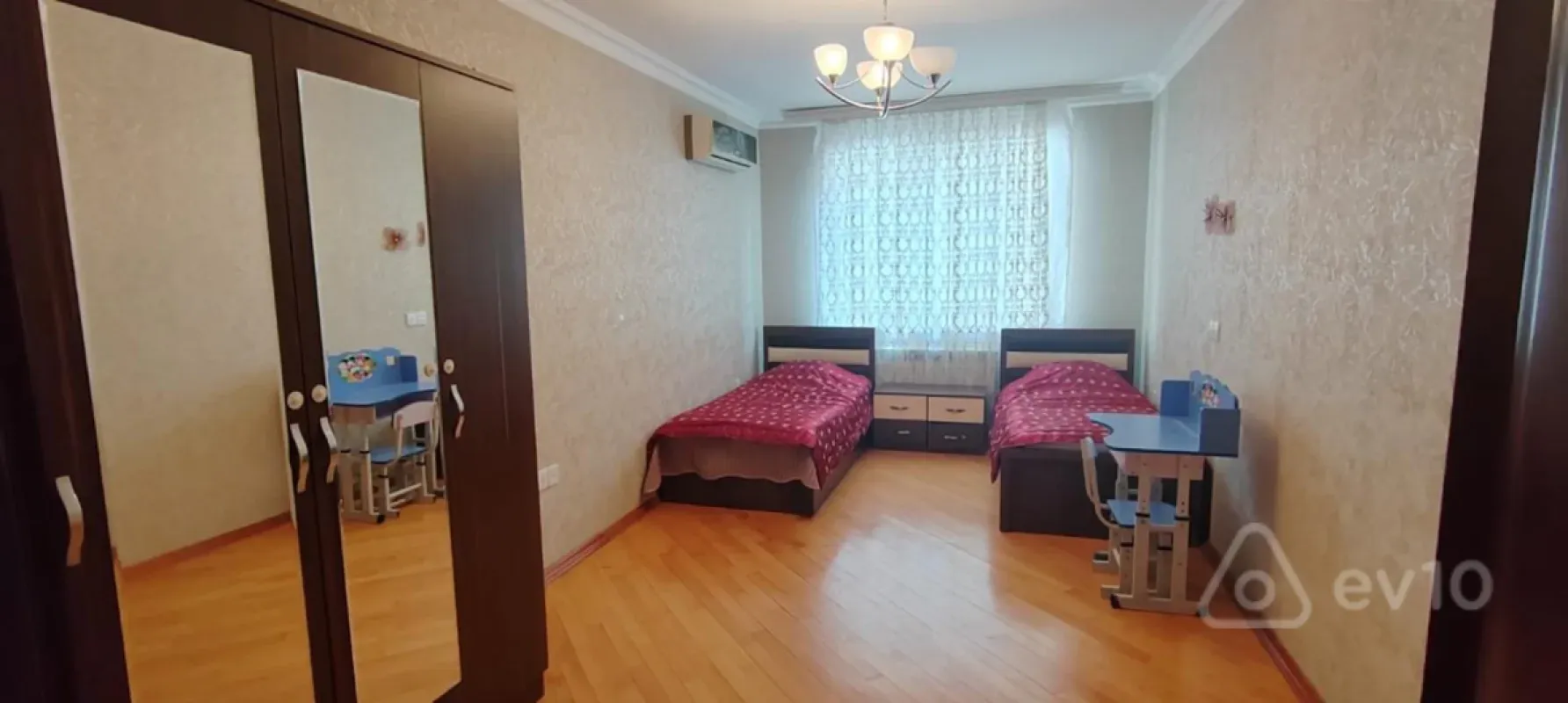 Kirayə verilir 3 otaqlı yeni tikili 135 m²