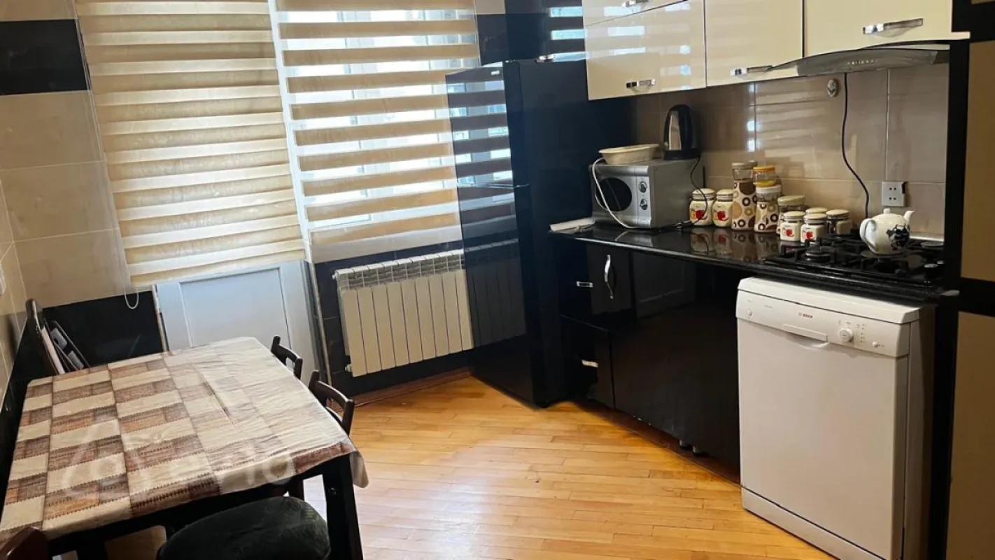 Kirayə verilir 3 otaqlı yeni tikili 135 m²