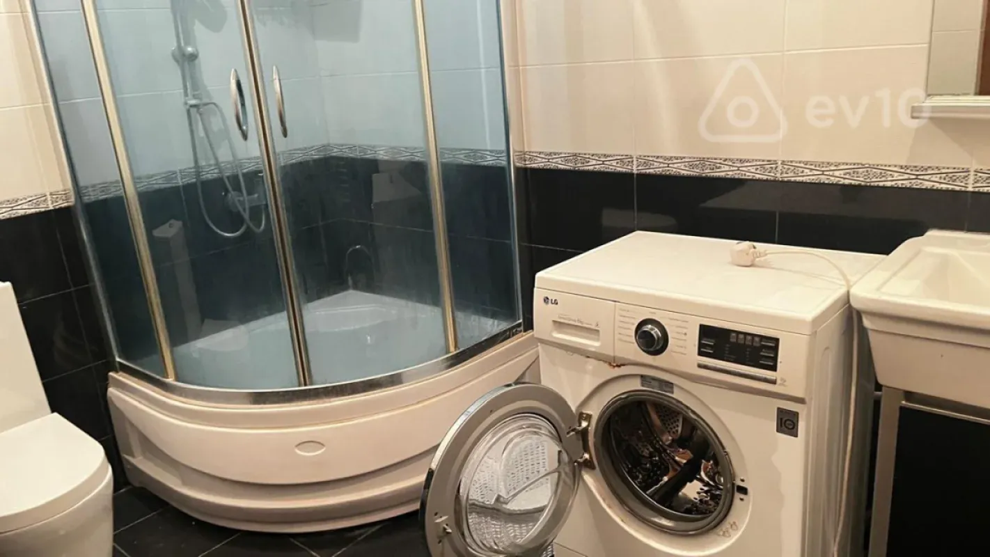 Kirayə verilir 3 otaqlı yeni tikili 135 m²