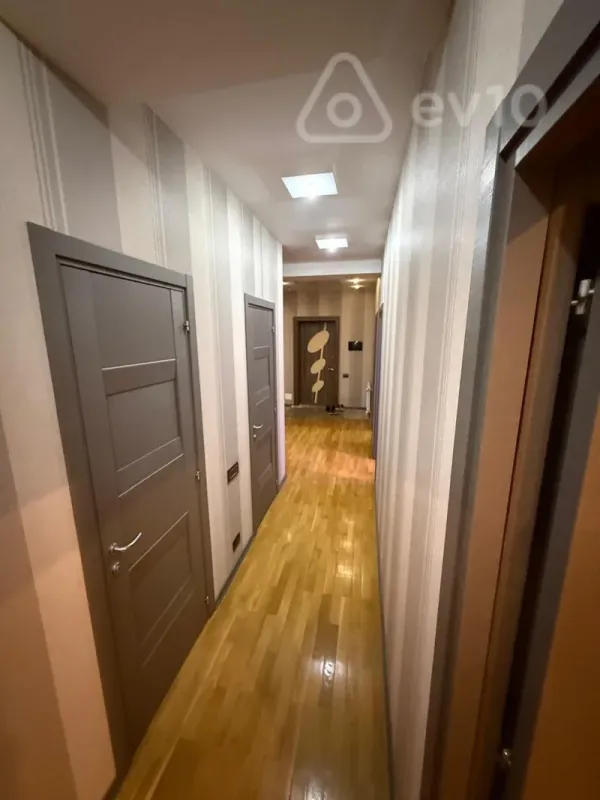 Kirayə verilir 3 otaqlı yeni tikili 150 m²