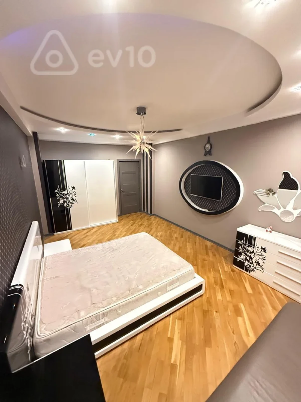 Kirayə verilir 3 otaqlı yeni tikili 150 m²