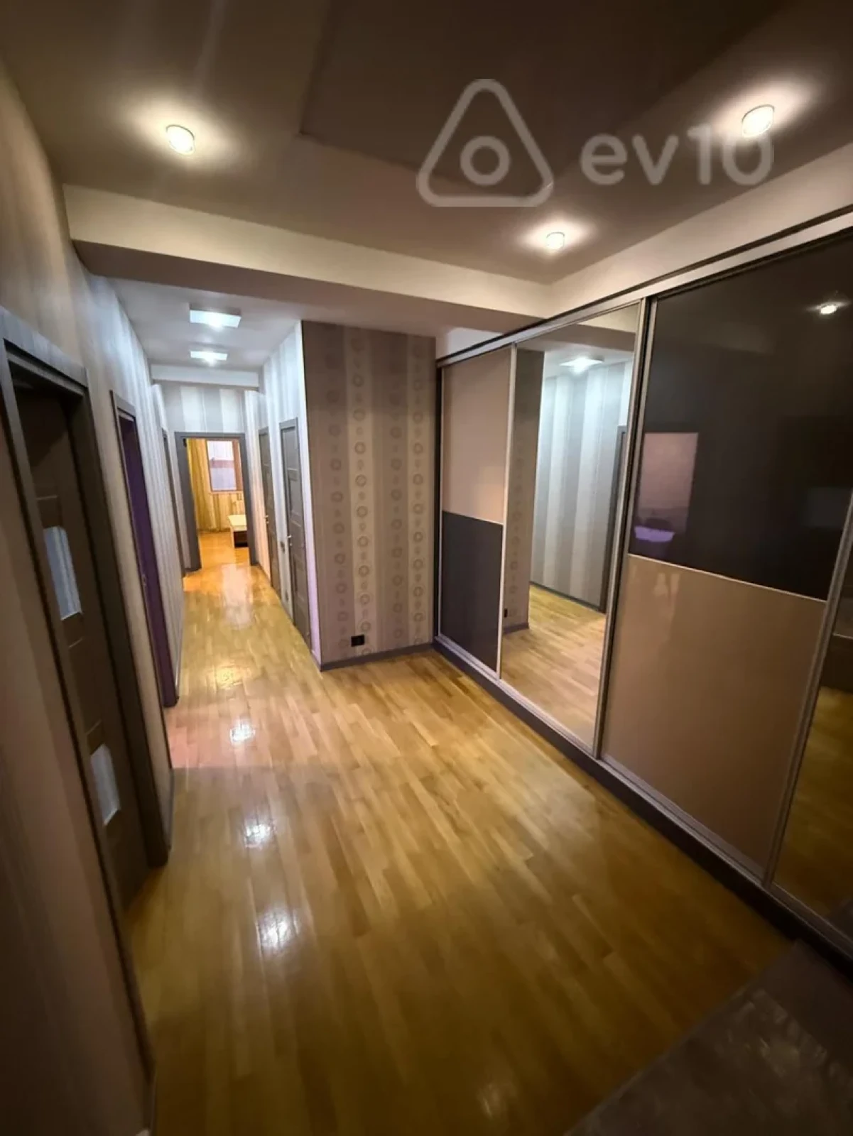 Kirayə verilir 3 otaqlı yeni tikili 150 m²