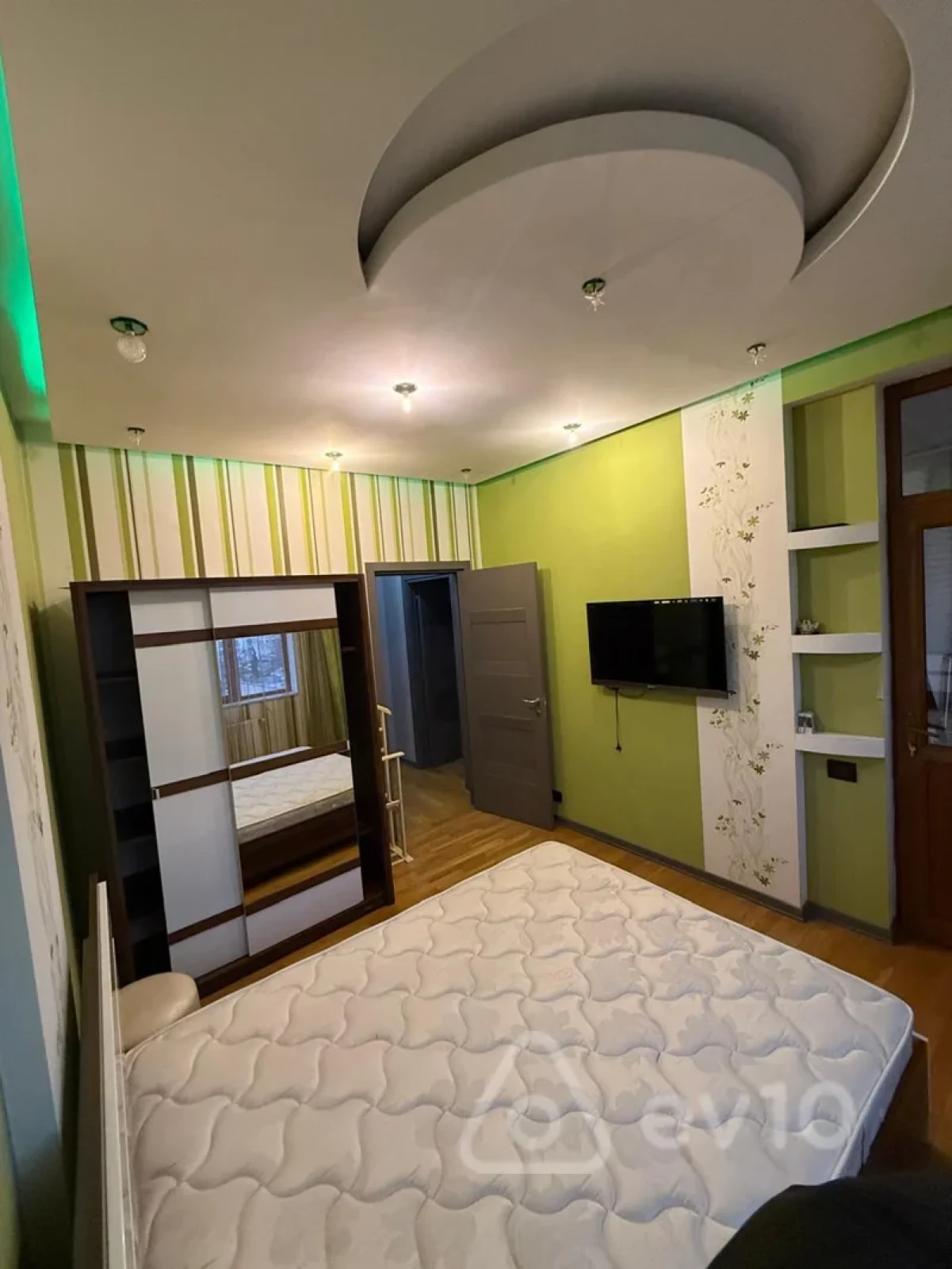 Kirayə verilir 3 otaqlı yeni tikili 150 m²