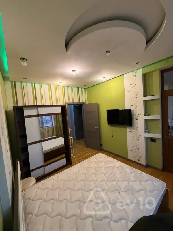 Kirayə verilir 3 otaqlı yeni tikili 150 m²