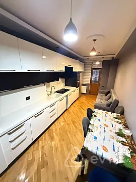 Kirayə verilir 3 otaqlı yeni tikili 150 m²