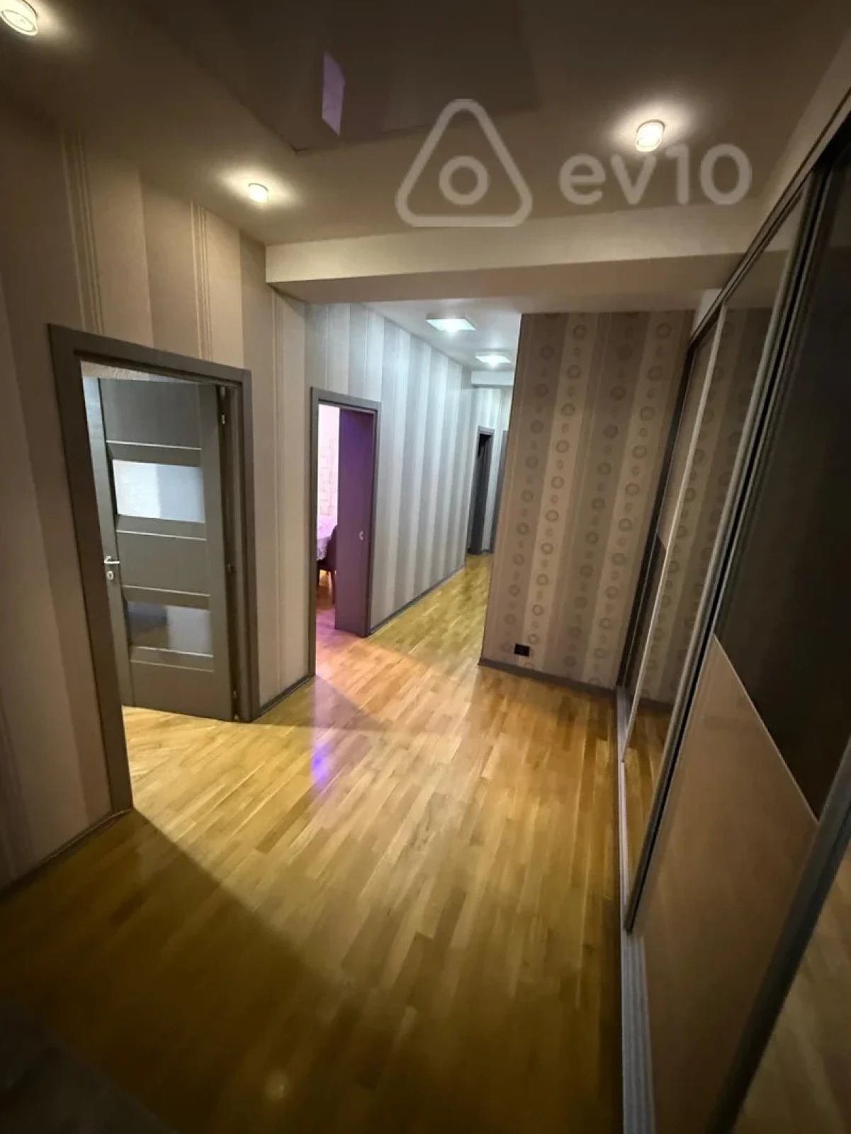 Kirayə verilir 3 otaqlı yeni tikili 150 m²