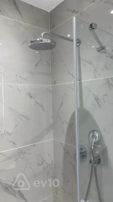 Kirayə verilir 2 otaqlı yeni tikili 61 m²