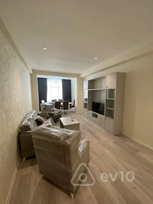 Kirayə verilir 2 otaqlı yeni tikili 71 m²