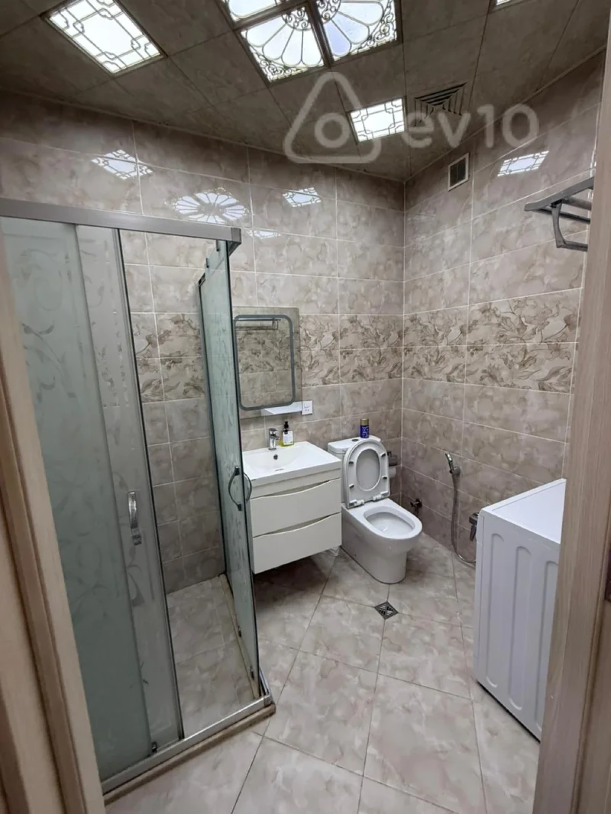 Kirayə verilir 2 otaqlı yeni tikili 70 m²