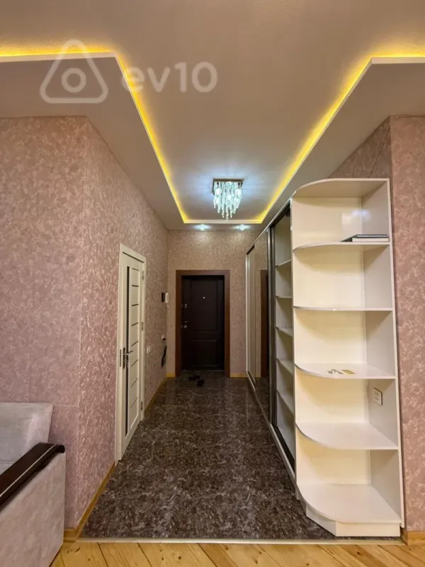 Kirayə verilir 2 otaqlı yeni tikili 70 m²
