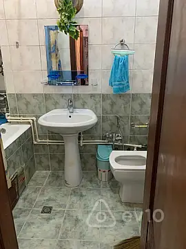 Kirayə verilir 2 otaqlı köhnə tikili 65 m²