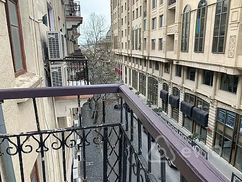 Kirayə verilir 2 otaqlı köhnə tikili 65 m²