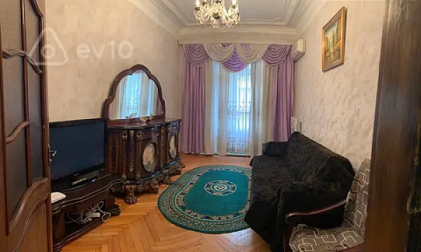 Kirayə verilir 2 otaqlı köhnə tikili 65 m²