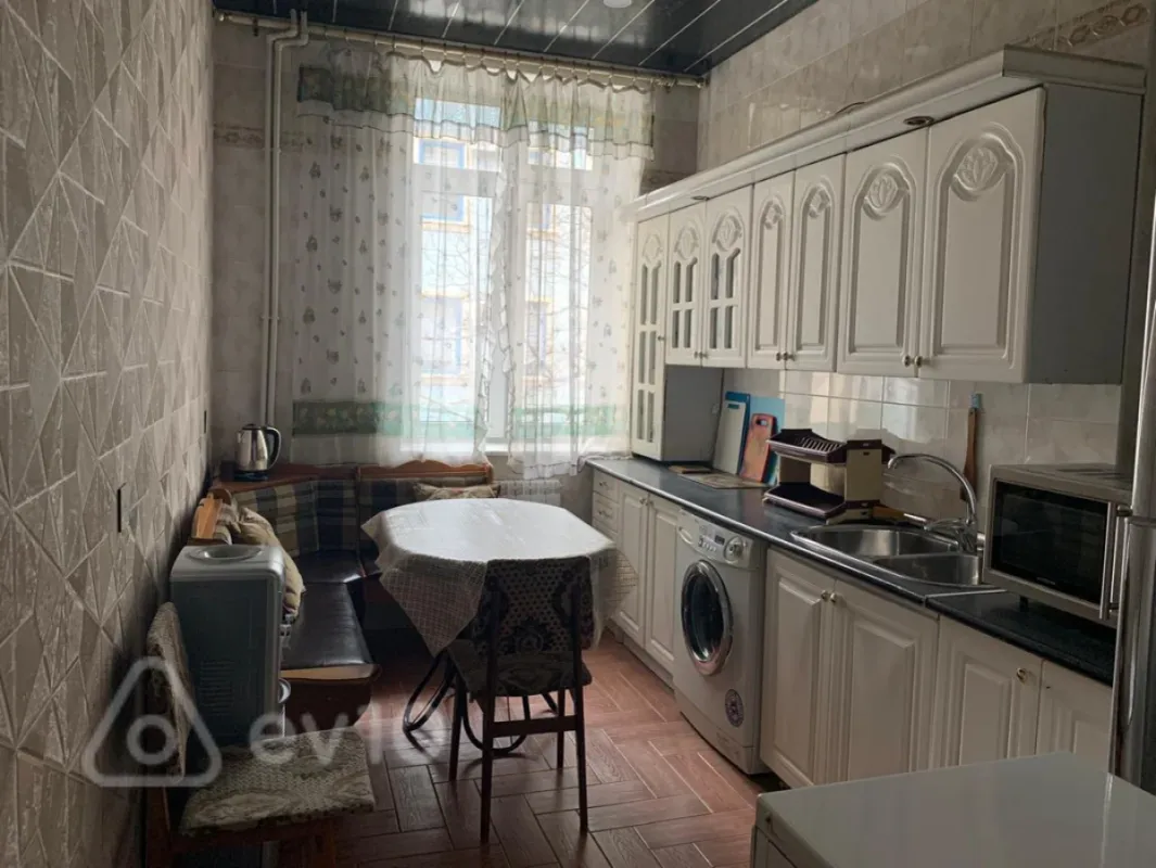 Kirayə verilir 2 otaqlı köhnə tikili 65 m²