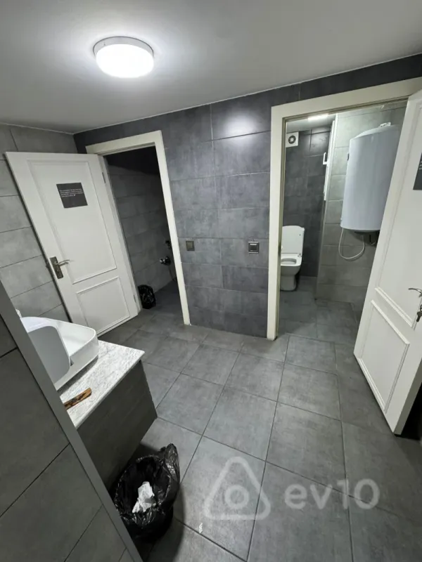 Kirayə verilir mənzil 200 m²