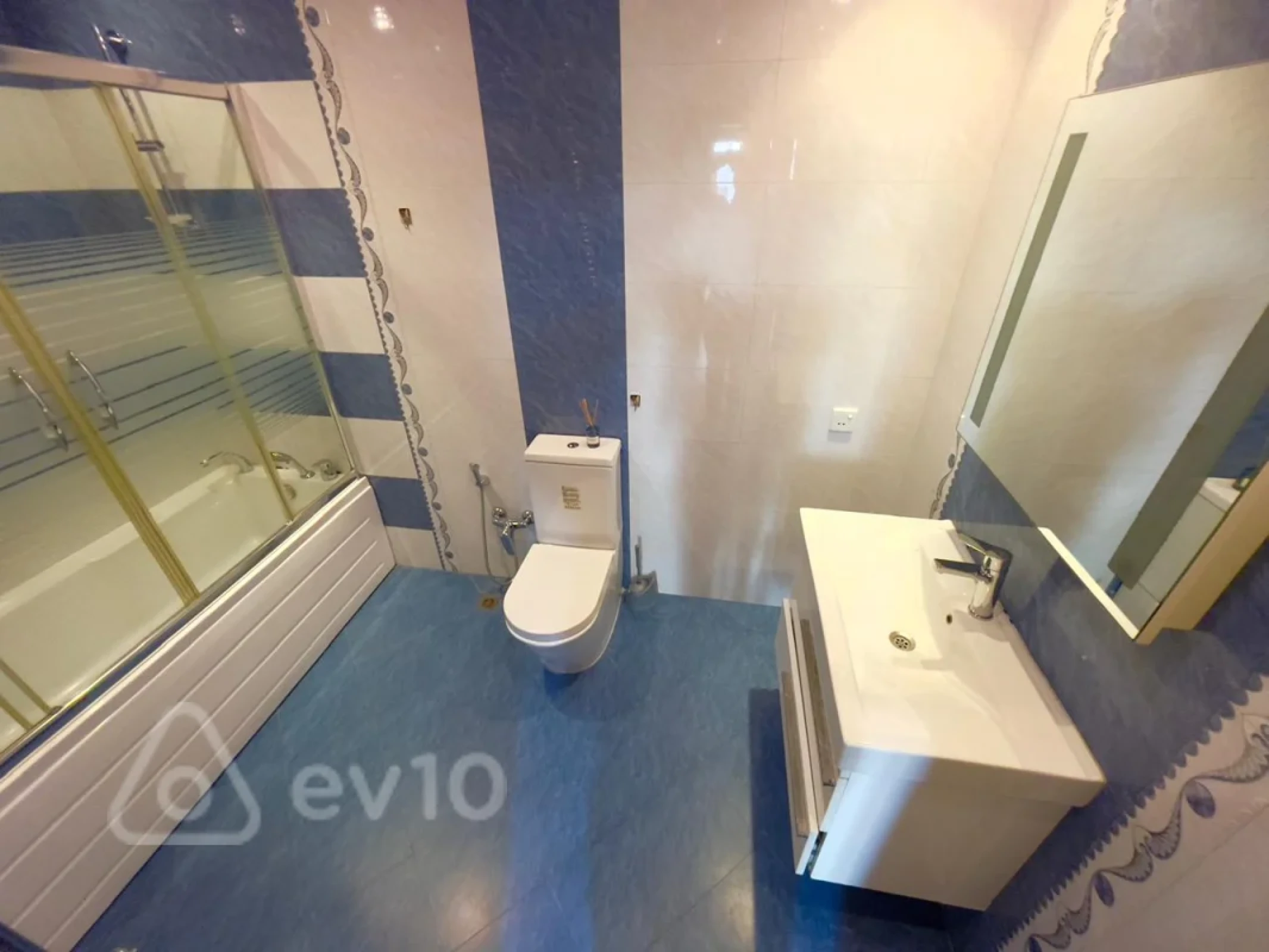 Kirayə verilir 3 otaqlı yeni tikili 167 m²