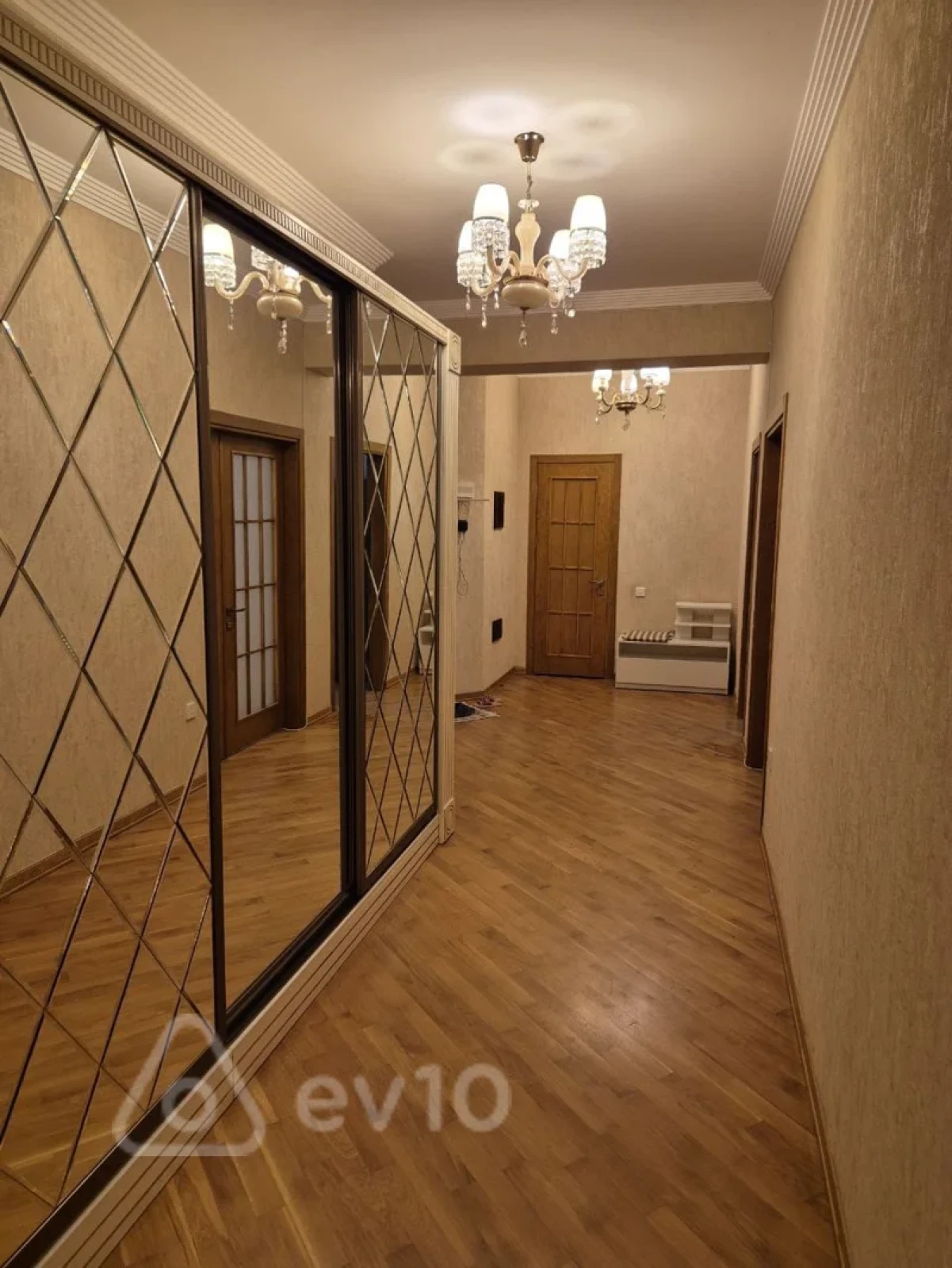 Kirayə verilir 3 otaqlı yeni tikili 167 m²