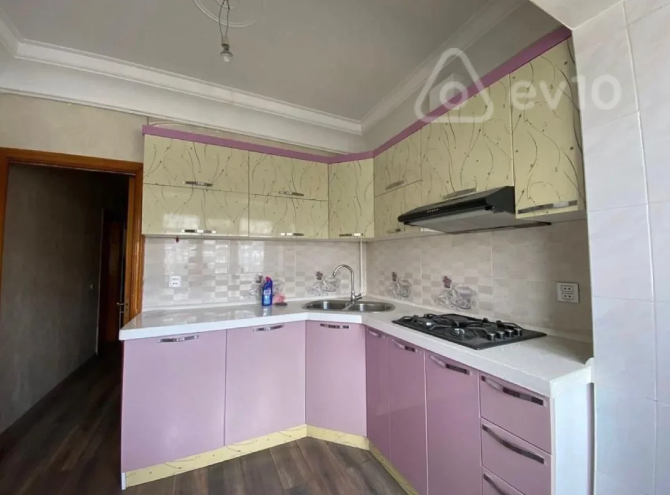 Kirayə verilir 2 otaqlı köhnə tikili 70 m²