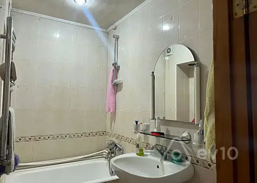 Kirayə verilir 2 otaqlı köhnə tikili 70 m²