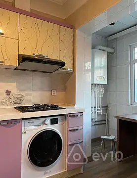 Kirayə verilir 2 otaqlı köhnə tikili 70 m²