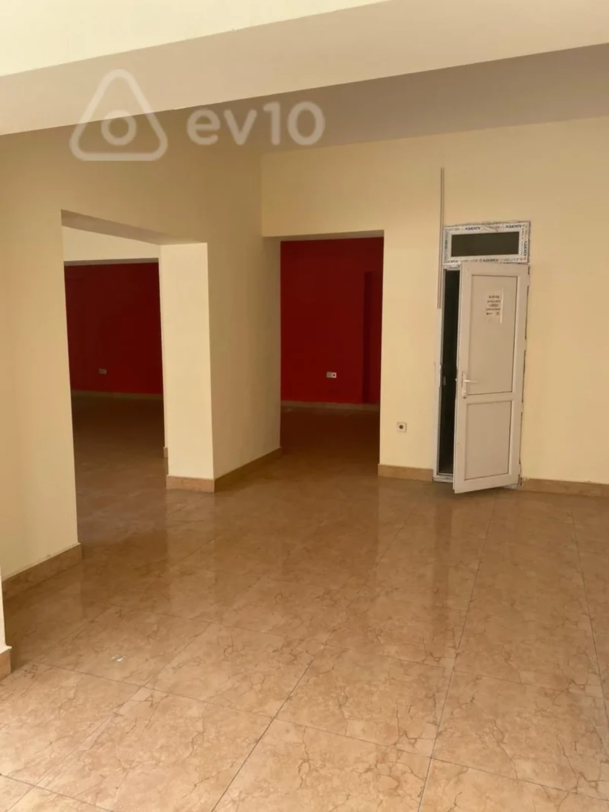 Kirayə verilir mənzil 180 m²