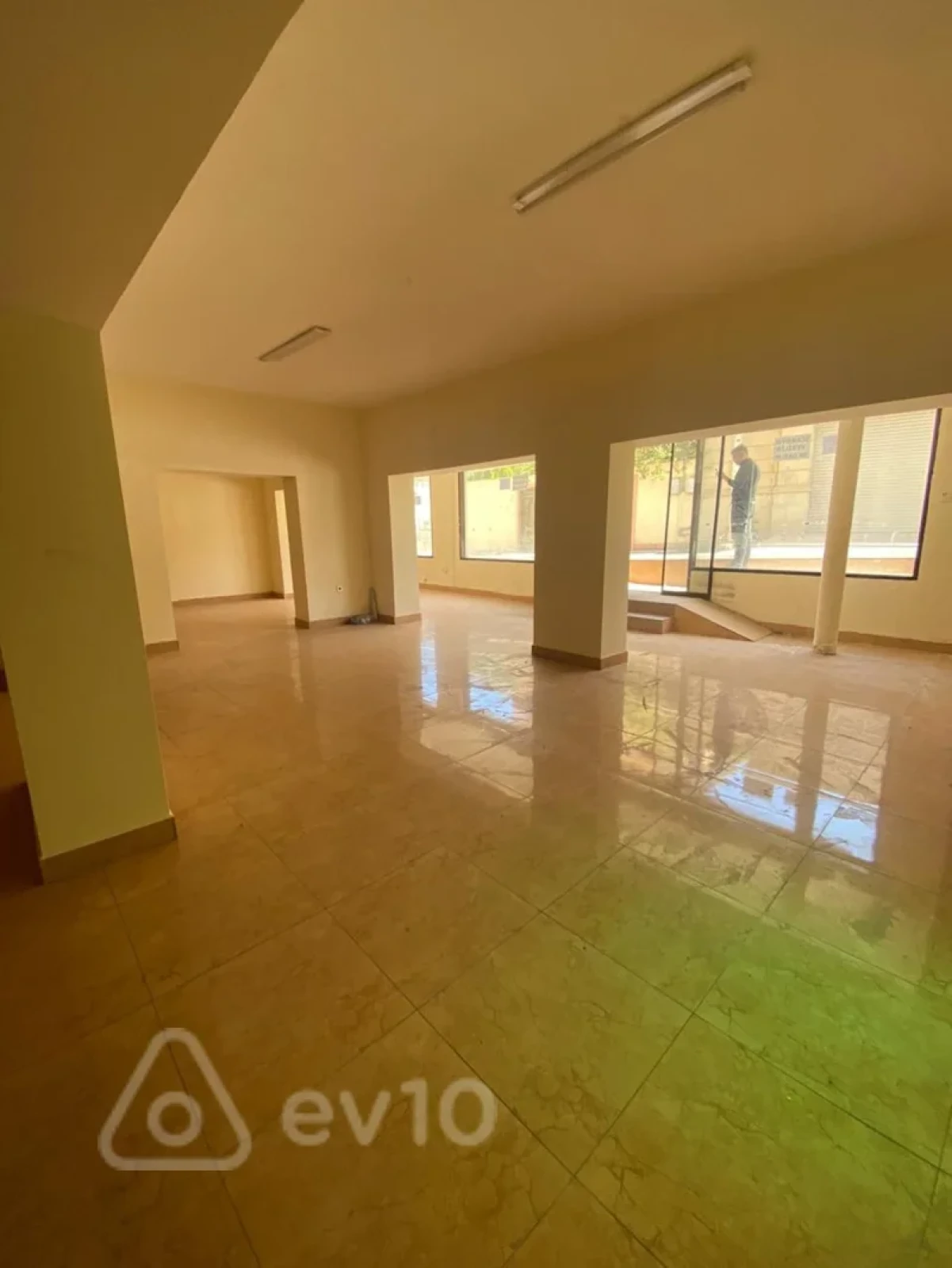 Kirayə verilir mənzil 180 m²