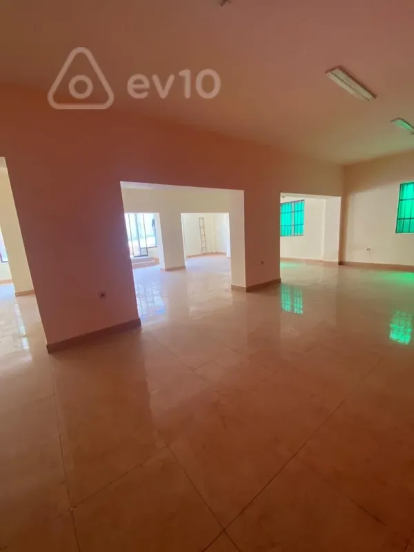 Kirayə verilir mənzil 180 m²