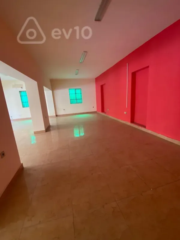 Kirayə verilir mənzil 180 m²