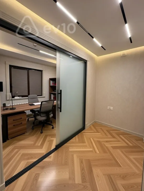 Kirayə verilir 4 otaqlı ofis 103 m²