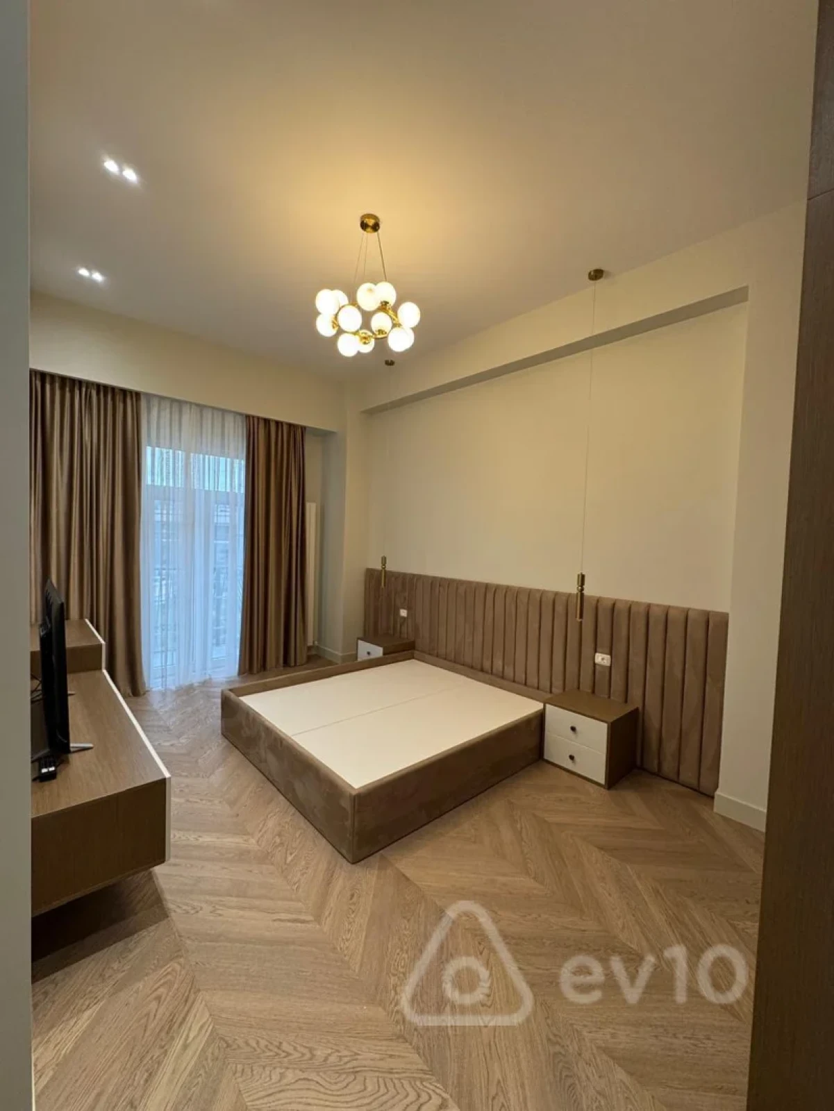 Kirayə verilir 4 otaqlı yeni tikili 150 m²