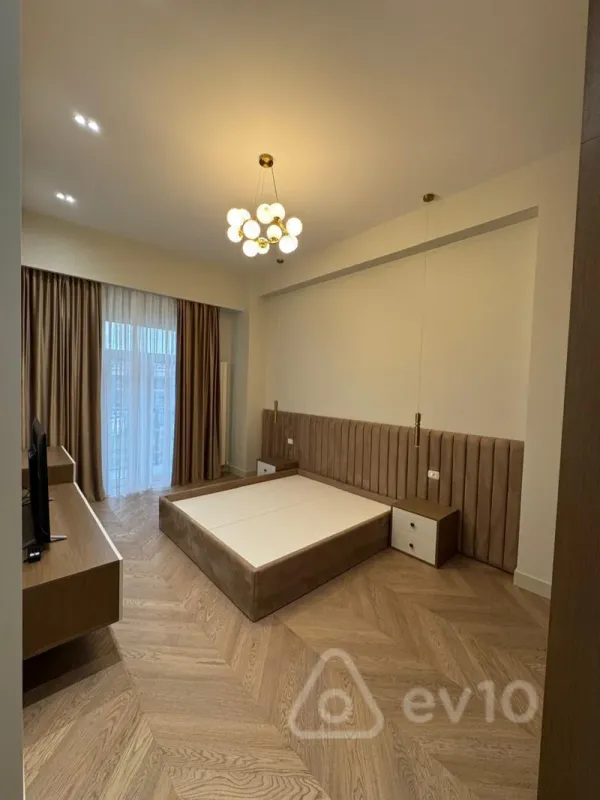 Kirayə verilir 4 otaqlı yeni tikili 150 m²