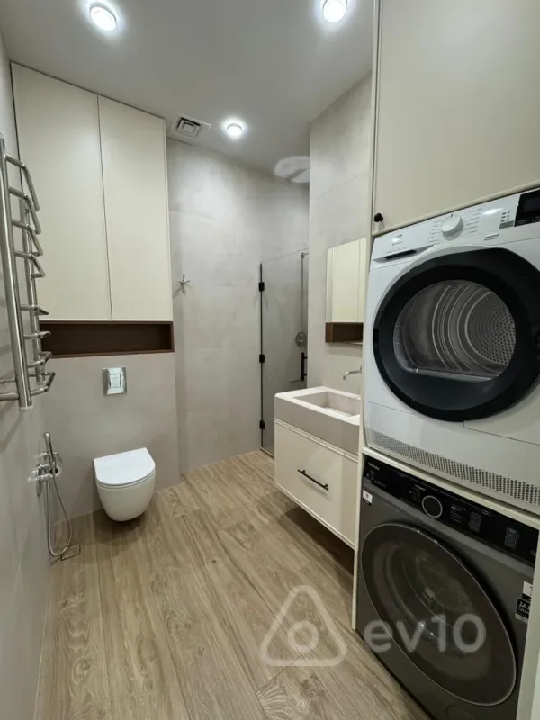 Kirayə verilir 4 otaqlı yeni tikili 150 m²