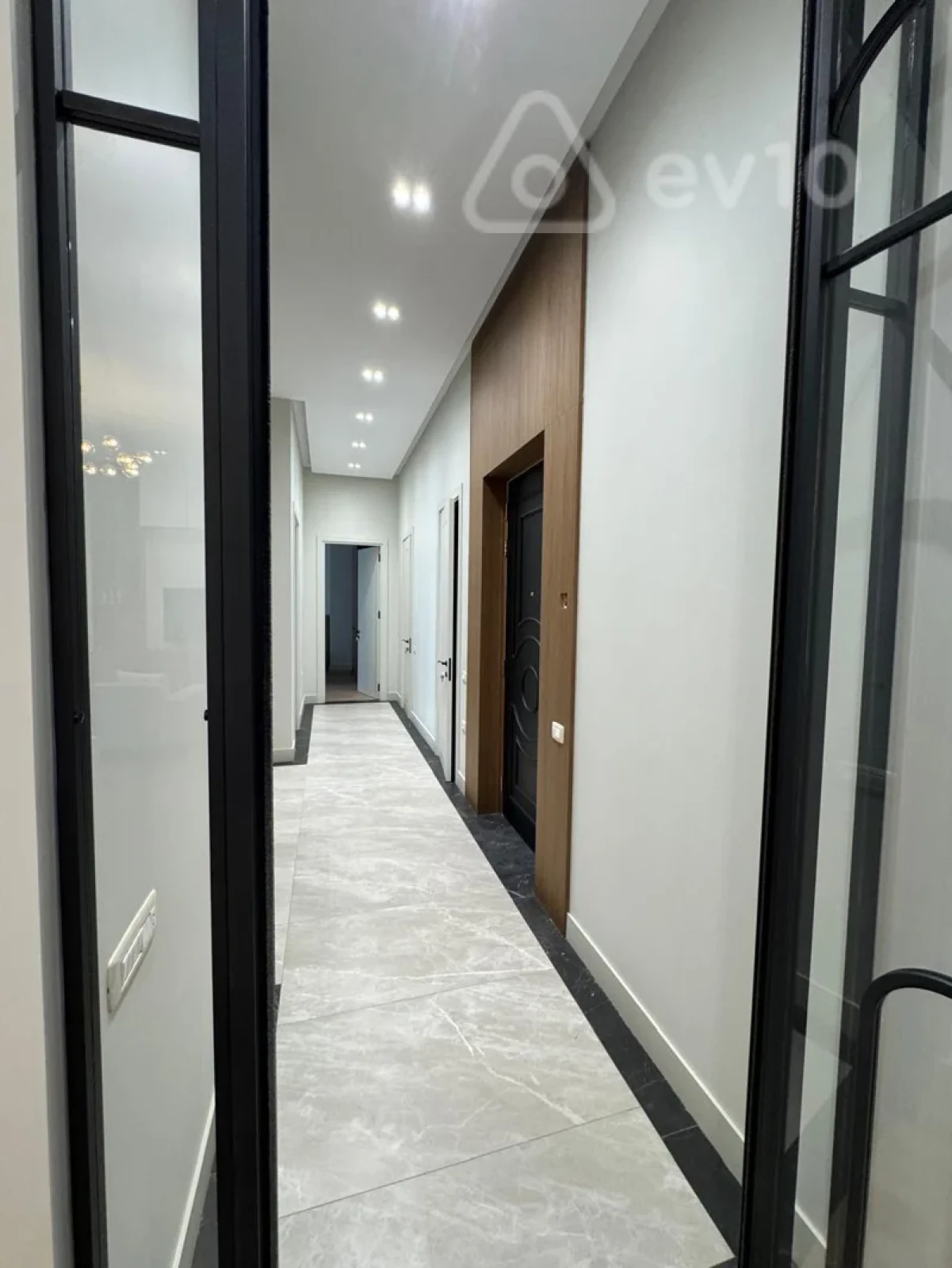 Kirayə verilir 4 otaqlı yeni tikili 150 m²