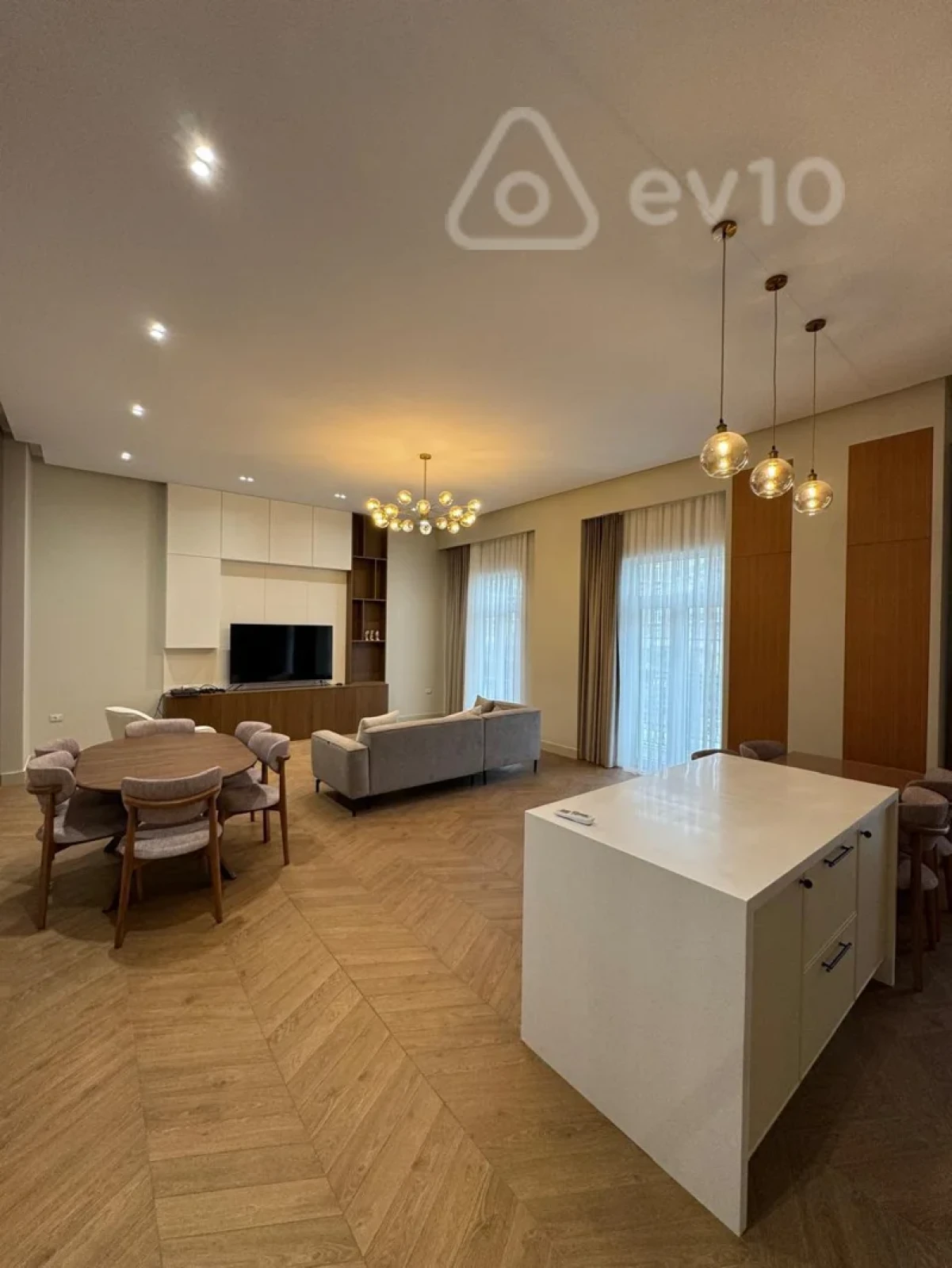 Kirayə verilir 4 otaqlı yeni tikili 150 m²