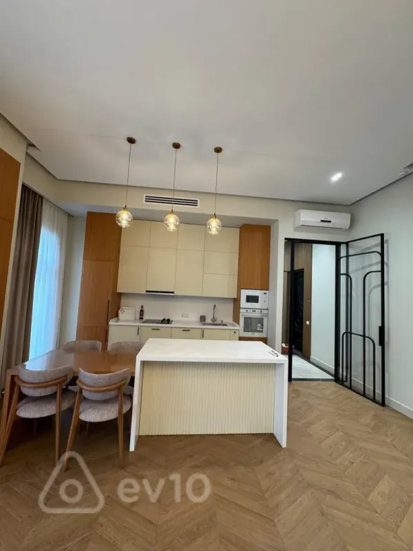 Kirayə verilir 4 otaqlı yeni tikili 150 m²