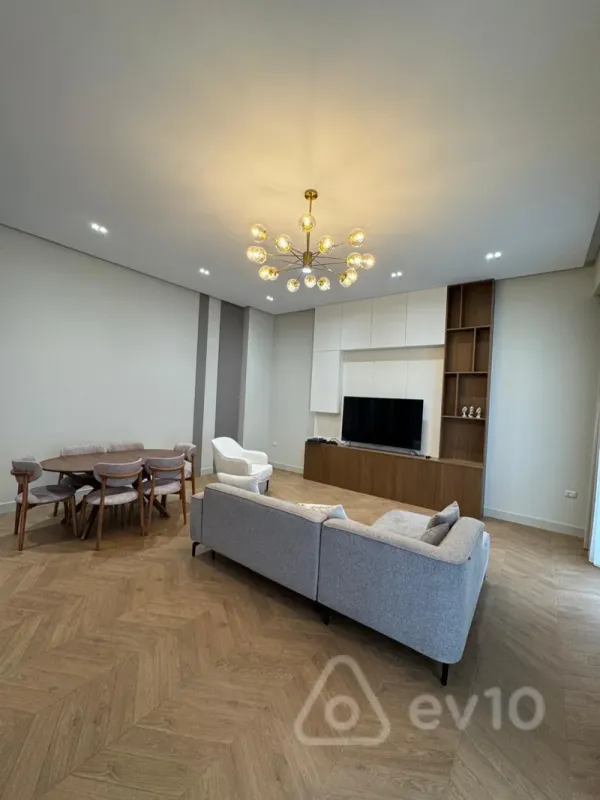 Kirayə verilir 4 otaqlı yeni tikili 150 m²