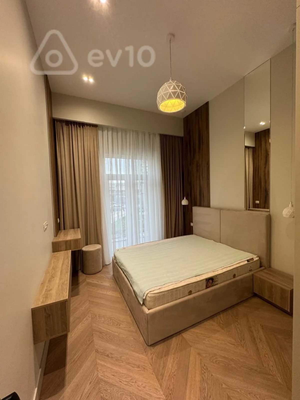 Kirayə verilir 4 otaqlı yeni tikili 150 m²